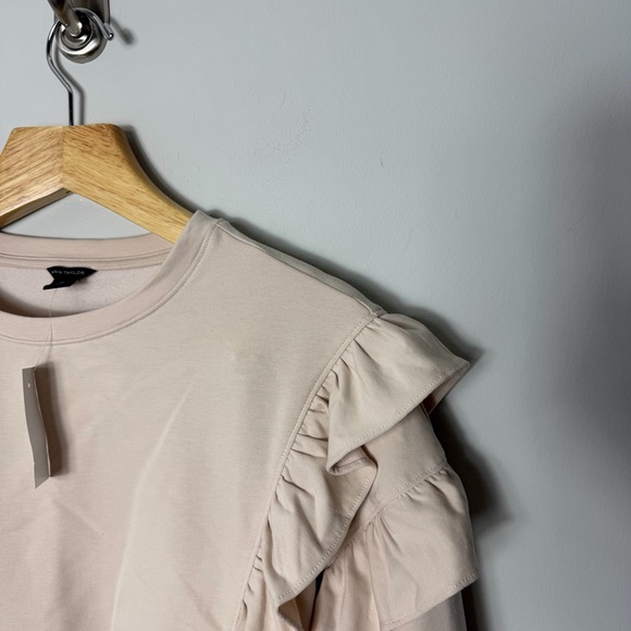 NEW Ann Taylor Ruffled Crewneck Neutral Sweatshirt Pullover Size Medium 346 - Picture 3 of 10